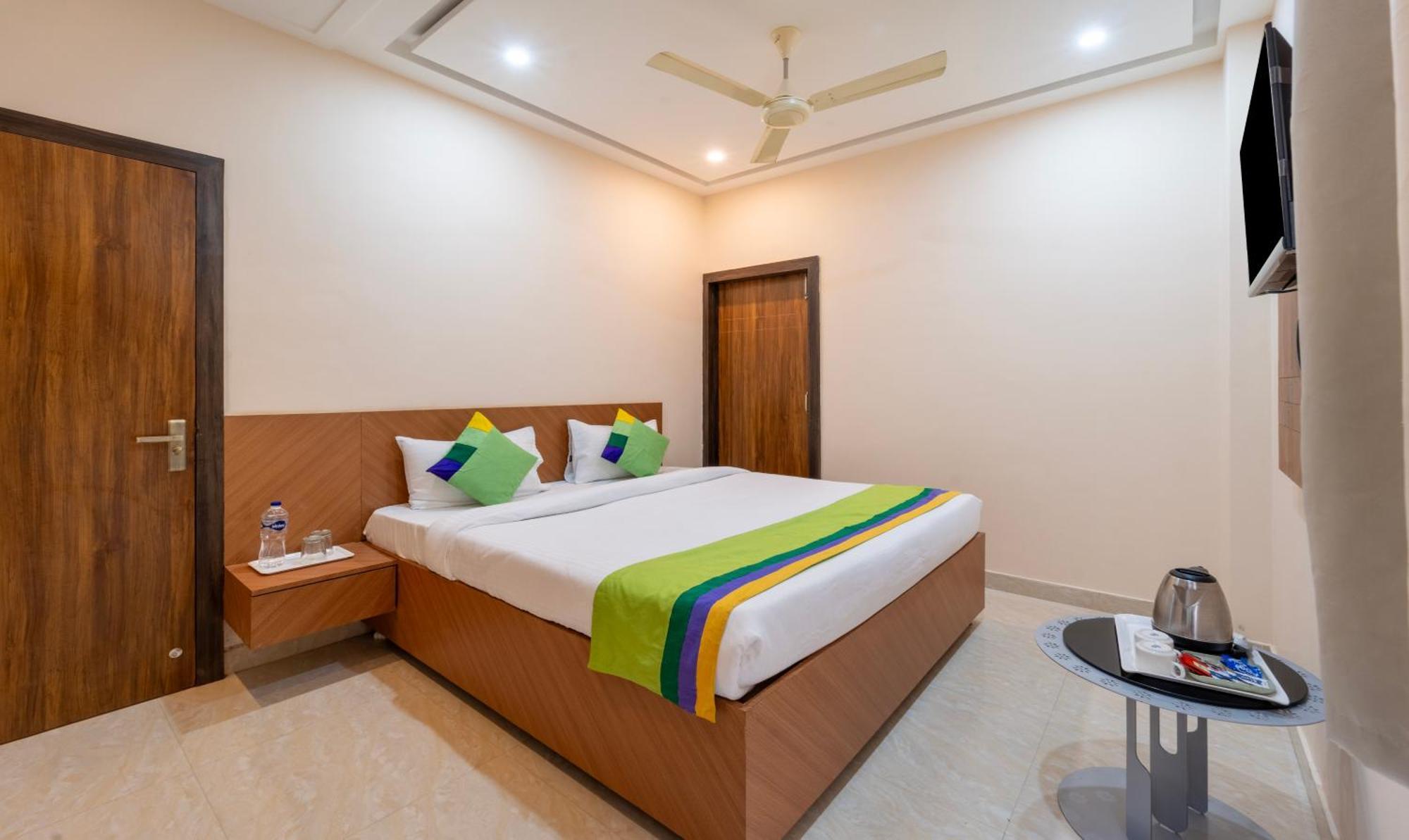 Treebo Raj Palace Varanasi Exterior foto
